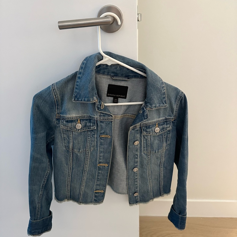Banana Republic XS Jean jacket. Very gently worn, only worn 1-2x.